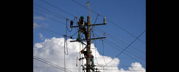 EPM invierte en redes de energía | Henry Agudelo | La tarea de mantenimiento y renovación de redes es constante, pero se amplió cuando asumió la responsabilidad de llevar energía a toda la región.