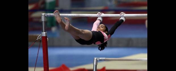 Un brinco hacia Colombia | Manuel Saldarriaga | En los dos últimos suramericanos, la paisita Gina Escobar se subió a lo más alto del podio tanto en salto como en asimétricas. Ahora, en casa, quiere repetir y para eso deberá darlo todo hoy con el fin de ganarse una casilla en el conjunto nacional. Su entrenador Diego Medina tiene fe en sus condiciones.