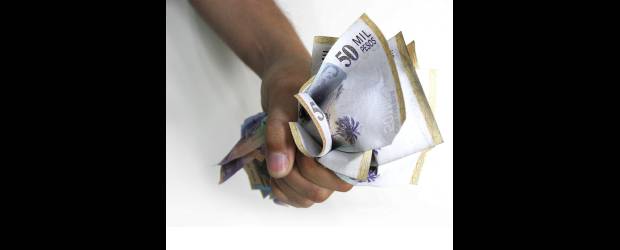 La prima la disfrutan muy pocos trabajadores | Juan Fernando Cano | Los expertos recomiendan hacer un presupuesto antes de gastarse la prima. Con esto, se podrán planear los gastos futuros y el pago de deudas. El dinero restante es para disfrutarlo este fin de año.