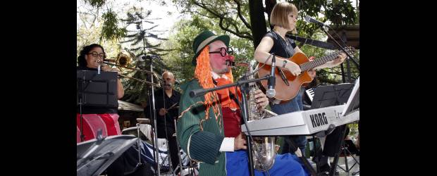 El regalo de esta Navidad: compartir | Jaime Pérez | El sábado se realizó en Otraparte la segunda Twitteraton de Medellín, con un concierto navideño del Matacandelas. Hasta hoy reciben donaciones.