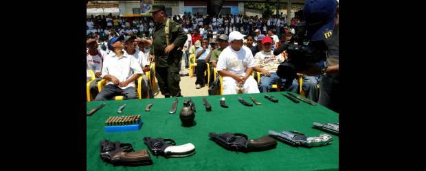 Civiles persisten en anhelo de paz | Archivo | Este año la Alcaldía de Medellín, la Policía e iniciativas civiles han conseguido desarmes y pactos de paz entre combos que mantenían disputas.