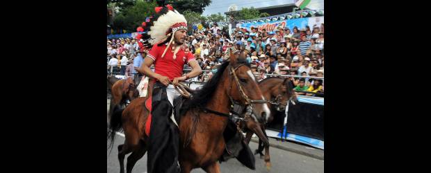 Cali será todo un recuerdo | Colprensa | Cerca de 3 mil equinos y jinetes recorrieron el domingo los 5,5 kilómetros de la tradicional cabalgata de la Feria de Cali. El turno hoy es para las comparsas.