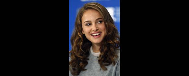 La actriz Natalie Portman espera su primer bebé | Archivo | Natalie Portman se comprometió con su novio Benjamin Millepied y están esperando su primer hijo.
