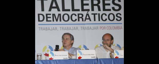 Taller de democracia en Santander | Colprensa | El expresidente Álvaro Uribe realizó el sábado en Bucaramanga el segundo Taller Democrático, parte del proceso de acompañamiento al Partido de la U.