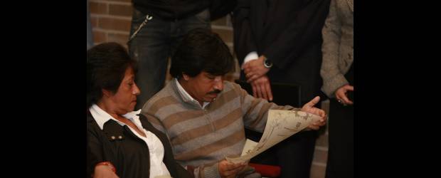 DAS ofreció excusas públicas | Colprensa | Aurora y Álvaro Malaver participaron en el acto de desagravio en el que el DAS ofreció excusas públicas por el asesinato de su familiar Aidé Malaver Salamanca. Los dos llamaron la atención para que este tipo de actos no se repitan.