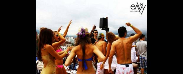 Al agua, con las fiestas en la piscina del Charlee | Cortesía