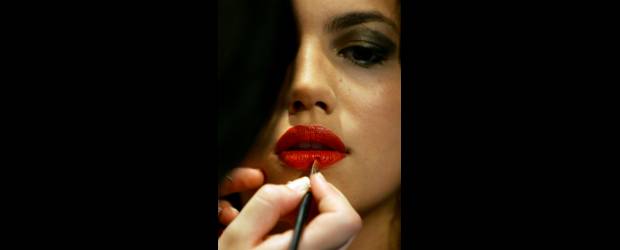Sanos y listos para un beso | Cuando de maquillar los labios se trata, también hay que ser muy cuidadosos. Si padece alguna alergia opte por productos dermatológicos.