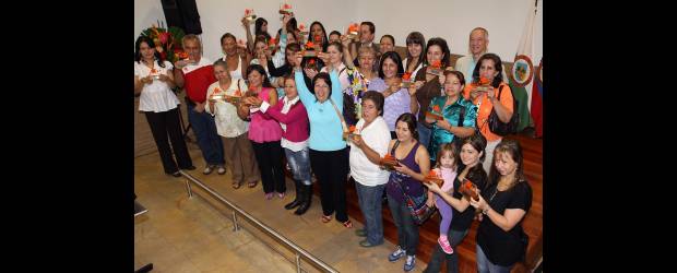 30 mujeres crean su propio empleo | Manuel Saldarriaga | Las propuestas ganadoras incluyen repostería, joyería y bisutería, publicidad ecológica, confecciones, marroquinería y varios productos alimenticios como pizzas, tamales, chorizos caseros y almuerzos a domicilio.