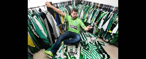 Un museo verde inspirado por Felipe Muñoz | Juan Antonio Sánchez | Coleccionar camisetas de Nacional es la pasión de Felipe Muñoz y por eso les pide a sus colegas de sentimiento verde que si tienen algunas joyas se lo comuniquen a pipemaiden89@gmail.com