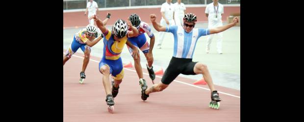 Cuatro oros y Colombia llegó a 22 | Cortesía Coc | Pedro Causil, un orgulloso de estar en Antioquia y correr por sus colores, ganó en la espacata en los 1.000 en línea sobre el argentino Ezequeil Capellano.