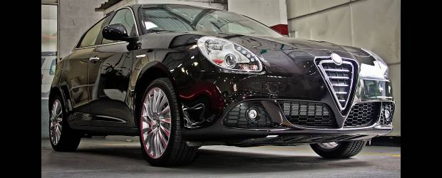 Giulietta la fina estampa de Alfa Romeo | El Giulietta se encuadra en el estilo de la marca italiana, carros con un diseño elegante, y también con formas deportivas que aprovechan al máximo las capacidades de este vehículo.
