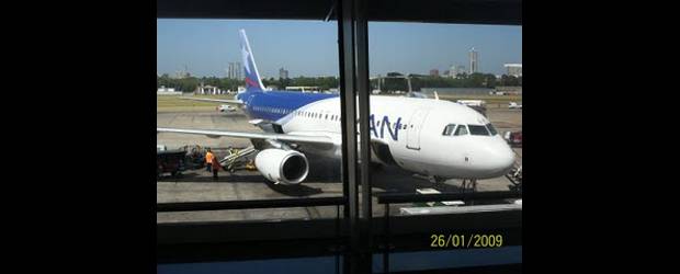 LAN y TAM crearán Latam | Página Web De Lan | Los ingresos anuales de las dos aerolíneas que se unirán en el primer trimestre de 2012, LAN y TAM, suman unos 12.000 millones.