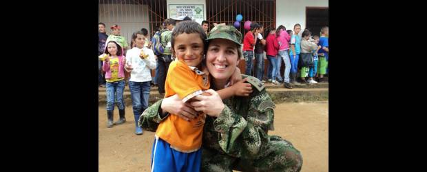 Niño Dios ya llegó a El Santuario | Cortesía | Más de 120 niños de las veredas La Trinidad, Buena Vista y Campo Amor, en El Santuario, recibieron regalos de Navidad por parte del Ejército Nacional.