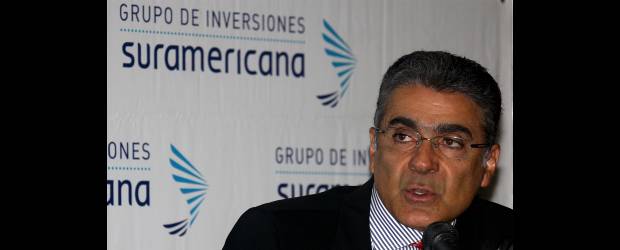 Sura con 'visas' latinas de ING | Archivo | El presidente de Grupo de Inversiones Suramericana, David Bojanini García, firmó el acuerdo de accionistas que permitirá la fusión de ING y Protección.