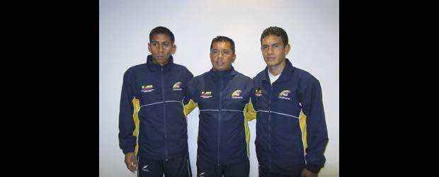 El corazón del entrenador Fernando Rozo dejó de latir | Archivo | Fernando Rozo -centro-, recordado como un ejemplo de disciplina, trabajo, dedicación, se le evocará como hacedor de campeones. Con él, Luis Fernando López -izquierda-, tercero mundial, y Éider Arévalo, campeón mundial juvenil de 2010.