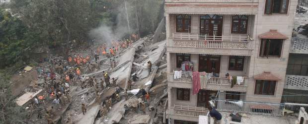 Por lo menos 65 muertos en derrumbe de un edificio en Nueva Delhi | Reuters | el derrumbe ocurrió en el barrio de Lalita Park de la zona de Laxmi Nagar, situada en el este de la ciudad india.
