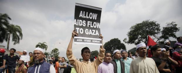 Tensión en Gaza tras llegada de buque irlandés | Reuters | Las protestas contra Israel no han cesado desde el pasado lunes cuando miembros de su Ejército atacó una flotilla humanitaria.