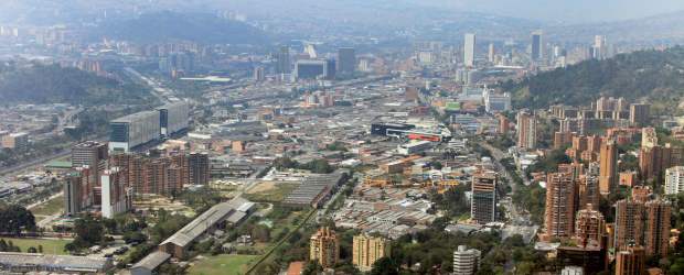 Dos ángulos para ver a Medellín | Donaldo Zuluaga | Generación de empleo, fortalecimiento de la seguridad, calidad y cobertura de la educación, calidad y cobertura de la salud, atención a poblaciones vulnerables y pobres, y mejoramiento de la oferta de vivienda son las prioridades para los habitantes de la ciudad, según el estudio de Medellín Cómo Vamos.