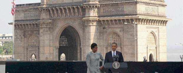 Obama anuncia en Bombay acuerdos que crearán más de 50 mil empleos en E.U. | AP | Obama pidió a la India "una reducción constante de las barreras al comercio y a la inversión extranjera" en ámbitos como la agricultura, las infraestructuras, el comercio minorista y las comunicaciones.