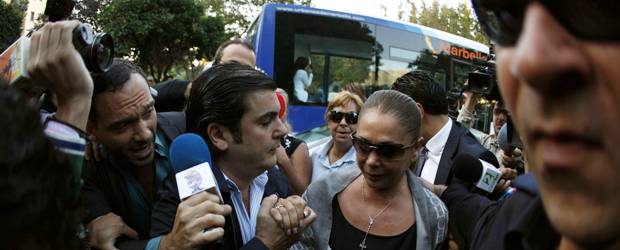 Isabel Pantoja enfrenta cárcel y millonaria multa | Reuters | Conocida como la más grande de España, la cantante irá a juicio por un supuesto delito de blanqueo de capitales.