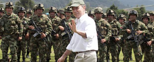 Juan Manuel Santos recibirá premio por su lucha contra el terrorismo | El presidente Juan Manuel Santos ha reiterado en varias oportunidades que la puerta al diálogo con los grupos guerrilleros "no está cerrada con llave", pero deben mostrar que van a dejar el terrorismo.