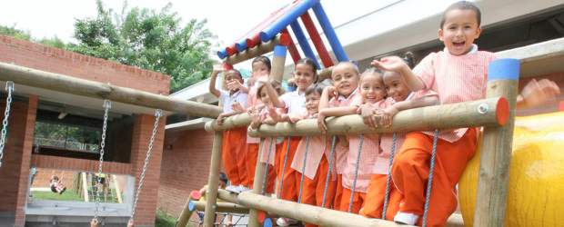 Ya se rebelan porque no los dejan quedar | Juan Antonio Sánchez | En las nuevas instalaciones, los niños tienen espacios integrados para la formación, las actividades lúdicas y para su alimentación. La experiencia que cuentan las profesoras es que aquí se amañan más que en sus casas.