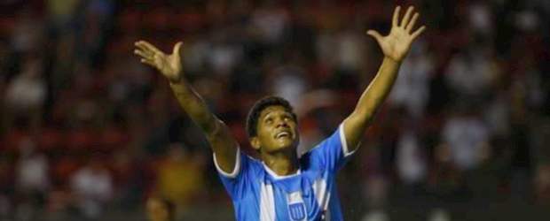 Teófilo sigue con la racha de goles en Argentina | Archivo | Racing, con el triunfo, se trepó al segundo lugar de la tabla que lidera con 13 puntos el modesto Atlético Rafaela.