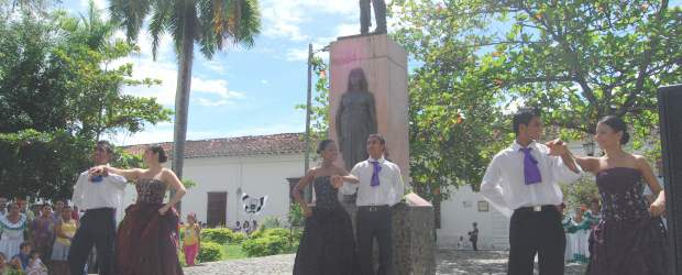 La Ciudad Madre festejó sus 470 años de fundación | Juan Carlos Sepúlveda, Santa Fe De Antioquia | El Ballet Folclórico de Antioquia presentó su espectáculo artístico al aire libre para que toda la comunidad participara de este show.