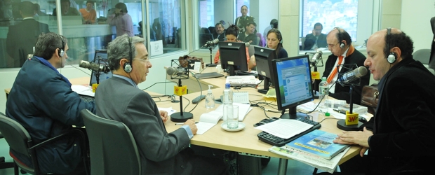 El presidente Uribe estuvo este viernes en el programa de Julio Sánchez Cristo. | El presidente Uribe habló este viernes sobre su futuro tras dejar la jefatura del Estado. Lo hizo en el espacio de la mañana de la W, de Julio Sánchez Cristo.