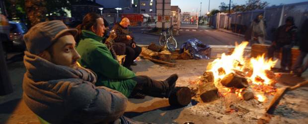 Huelga en Francia cuesta de 200 a 400 millones de euros diarios | AP | La huelga en Francia lleva más de dos semanas. La distribución de gasolina y hasta los viajeros se han visto afectados por el paro.