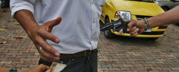 Alertas ante el asedio de fleteros | Archivo | Las autoridades recomiendan recurrir al acompañamiento policial cuando se van a hacer retiros de sumas considerables de dinero y recuerdan que se trata de un servicio que prestan a cualquier ciudadano de manera gratuita.