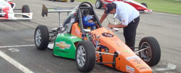 Fórmula Sena ya ruge en Medellín | En la imagen se aprecian los autos en la grilla de partida del Autódromo de Tocancipá (Cundinamarca). En Medellín se espera que estos autos estén en todo su nivel y ofrezcan a los aficionados, que vayan al Aeroparque Juan Pablo II.