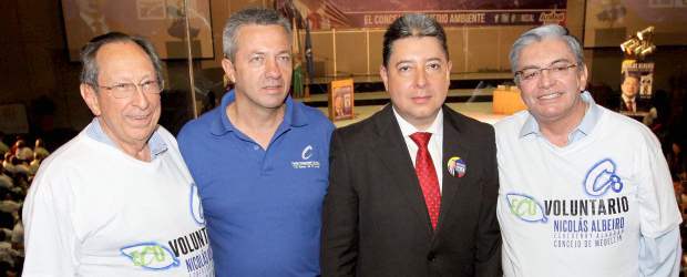 Conservatismo lanzó sus cartas 'verdes' para Concejo y Asamblea | Manuel Saldarriaga | Juan Gómez Martínez (izq.) y Fabio Valencia Cossio (der.) acompañaron el lanzamiento al Concejo de Nicolás Albeiro Echeverry (tercero) y su fórmula a la Asamblea, Darío Bonilla.