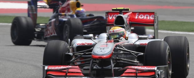 Los McLaren confirman su favoritismo en China | AP | El británico Lewis Hamilton marcó el mejor tiempo en la segunda tanda de entrenamientos libres.