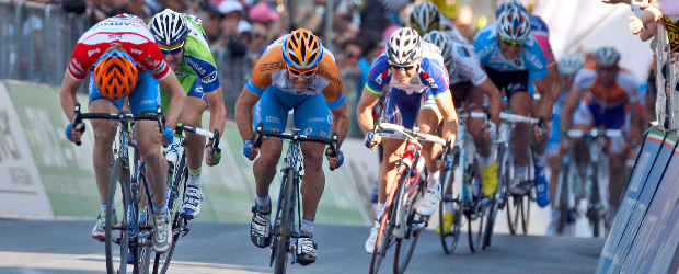 Leo Duque fue noveno en el Giro | AP | La etapa se presumía rápida por lo llano del recorrido y, sin embargo, el ritmo puesto por el pelotón fue lento desde el inicio y al final en un sprint se definió el vencedor.