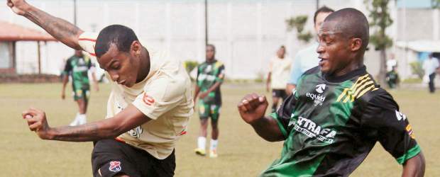 Danny trae más Caribe al Medellín | Jaime Pérez | En el primer partido amistoso del año, Danny Santoya actuó con el equipo inicialista junto a Santiago Tréllez. En esta temporada quiere más constancia de la que tuvo en Once y Tolima en las pasadas campañas, en las que metió goles, pero no tuvo muchos minutos. Medellín tendrá el domingo su segundo amistoso.