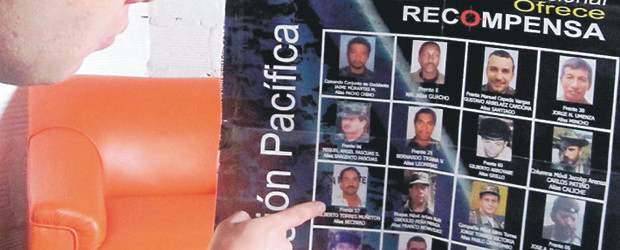 Gilberto sigue preso y el guerrillero libre | Archivo | En este afiche de los guerrilleros más buscados aparece alias "Becerro", con la foto de Gilberto Torres. Todo indica que el jefe del frente 57 de las Farc tiene otro nombre y usa el mismo de su homónimo que está preso.