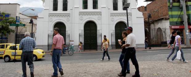La capilla Hatoviejo quedó como nueva | Róbinson Sáenz | A los aportes estatales, se sumaron los del comité pro-restauración. El alcalde bellanita, aprobó 350 millones de pesos para la intervención de las laterales, y un área para auditorio, capacitación y recepciones.