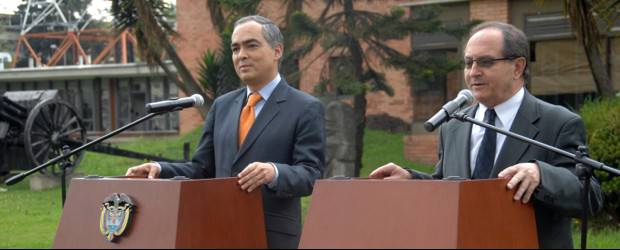 Colombia y Ecuador crearon grupo para fortalecer relaciones entre ambos países | Cortesía Ministerio de Defensa | Los ministros Rodrigo Rivera y Javier Ponce destacaron lo positiva que fue la reunión.