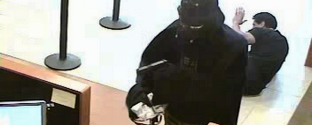 Hombre disfrazado de Darth Vader roba banco en Nueva York | AP