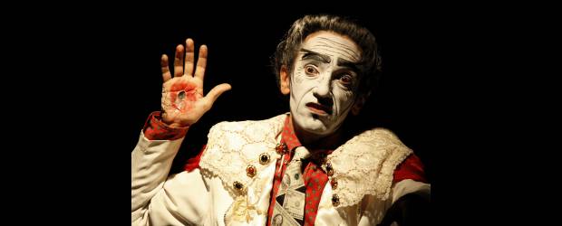 En el escenario de la vida somos artistas | David Sánchez | En Medellín, como director invitado del grupo Matacandelas, José Domingo Garzón presenta la obra Medium muerto (gráfica). En Bogotá, en el marco del Festival Iberoamericano de Teatro, la celebración se hará con un encuentro de directores que debatirán sobre el futuro del teatro. Además, habrá varias obras de teatro callejero con importantes grupos de Polonia, Holanda, Portugal e Italia.