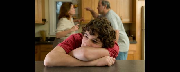 ¿Y si mi hijo es homosexual? | Shutterstock | Los padres son fundamentales en la aceptación y decisión de sus hijos. Para ninguno puede ser un proceso fácil, porque todavía importa el qué dirán, por ejemplo. Se trata de comprensión, de exploración personal y de acompañamiento. El apoyo es ineludible para aceptar sin conflicto su condición sexual.