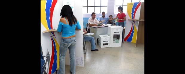 Archivo | Las encuestas son un instrumento más de la democracia que permite que la gente esté informada y que además satisface la curiosidad propia de los individuos de saber como están opinando los demás. | Archivo | Las encuestas son un instrumento más de la democracia que permite que la gente esté informada y que además satisface la curiosidad propia de los individuos de saber como están opinando los demás.