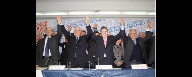 Juan M. Santos se favorecería con alianzas | Archivo | Un grupo importante de dirigentes conservadores adhirió a mediados de marzo al proyecto de Juan Manuel Santos para continuar con las políticas del presidente Álvaro Uribe y evitar un cambio de rumbo en la dirección del país. Este martes se espera que el resto de la colectividad confirme su apoyo al candidato del Partido de la U.