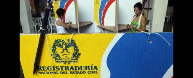 Estudiantes de periodismo de la U. de A. hablaron sobre la democracia | Hernán Vanegas | Los estudiantes miraron el comportamiento de los electores antes de ir a las urnas y la manera en que toman la decisión sobre un determinado candidato.