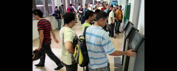 Recaudan 1,9% más de impuestos | Archivo | La economía colombiana estaría en una senda sostenida de recuperación, con estimaciones que ubican su expansión por encima de un 3 por ciento.