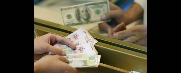 Precio del dólar cerró a $1.874 | Archivo | Un total de 1.574 operaciones se realizaron ayer en el mercado de divisas local donde el dólar marcó un nuevo mínimo en el año, de 1.873,30 pesos.