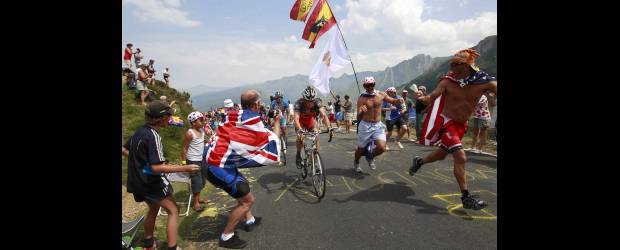 Armstrong anunció su adiós definitivo | Bas Czerwinski, AP-Pau, Francia | Lance Armstrong fue animado por el público en las duras escaladas de ayer en el Tour. El siete veces campeón de la ronda gala, anunció el adiós.