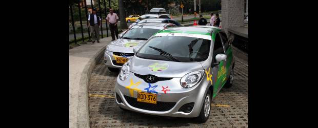 JAC rueda en automóvil | | Los vehículos de la marca están rodando estos días por diferentes ciudades colombianas en un programa denominado Ruta Colombia, con el que se quiere demostrar la fiabilidad de estos nuevos vehículos.