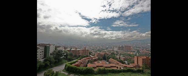 Calasanz es tranquilo para vivir | | Diferentes empresas construyen en este sector edificios de una y dos torres con zonas comunes en las que se destacan piscina para adultos y niños, además de juegos infantiles. La mayoría de las torres no superan los 20 pisos.